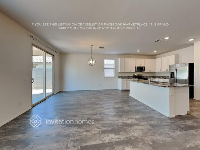 Foto del edificio - 17490 W Molly Ln