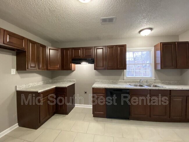 Foto del edificio - 4843 Knight Arnold Rd