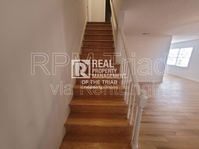Foto del edificio - 1349 Brookwood Dr