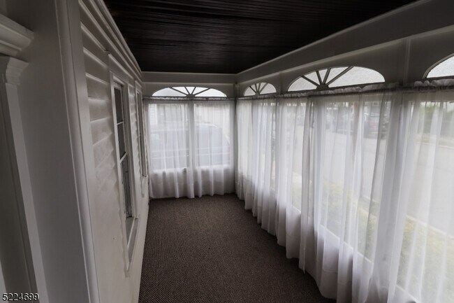 Building Photo - 307 Monroe St