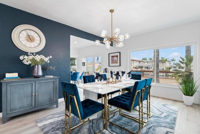 Foto del edificio - Stunning 5-Bed, 4-Bath Fully Furnished Hom...