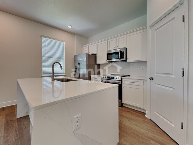 Foto del edificio - 27364 St Andrews Ave