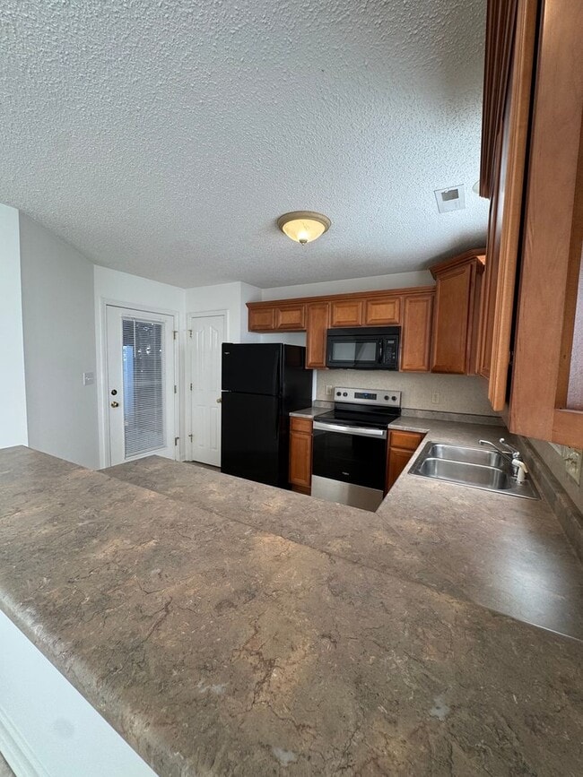 Building Photo - 205 Clusters Cir