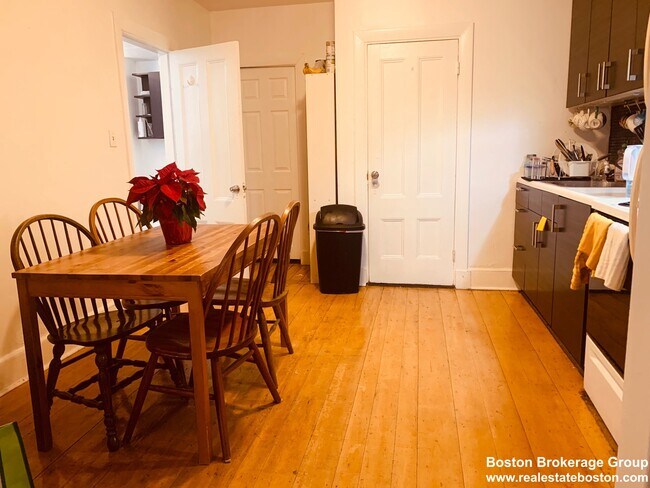 Building Photo - 20 Warwick St