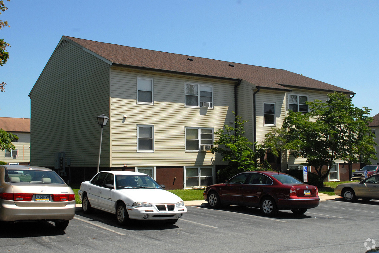 Primary Photo - Lincoln West Apartments