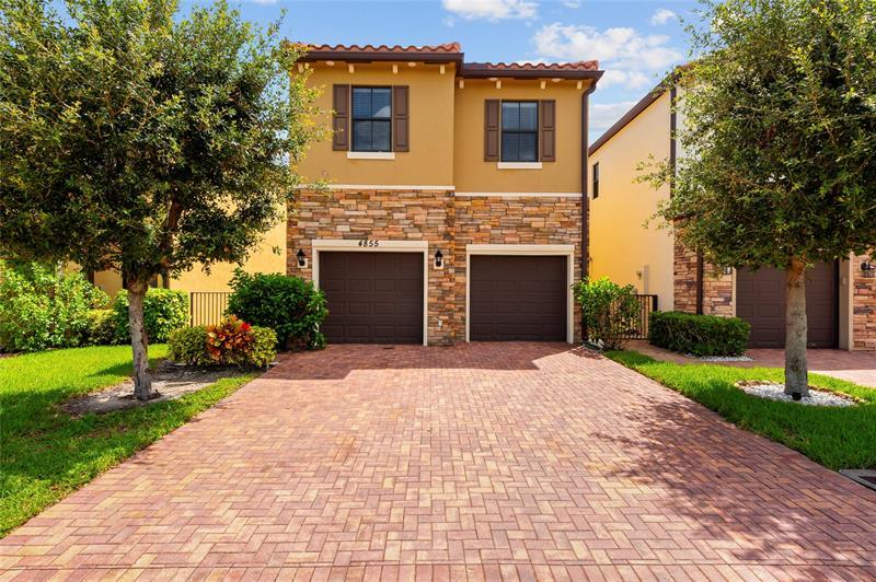 Foto principal - 4855 NW 55th Pl