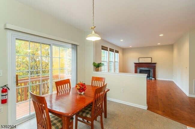 Foto del edificio - 36 Winding Hill Dr