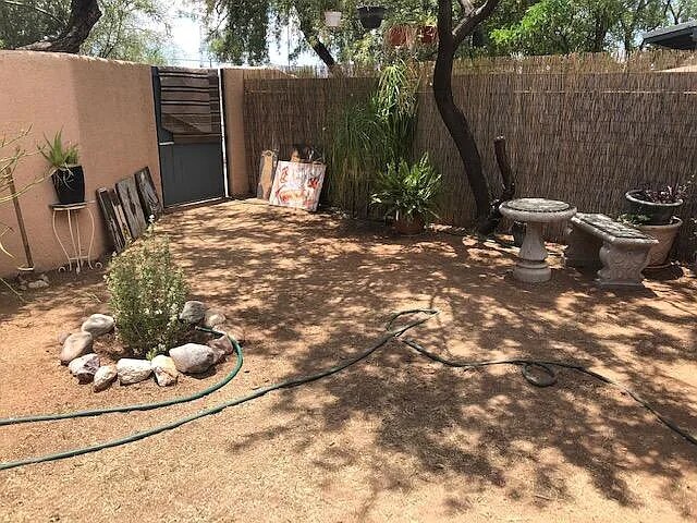 Building Photo - 1703 E 13th St