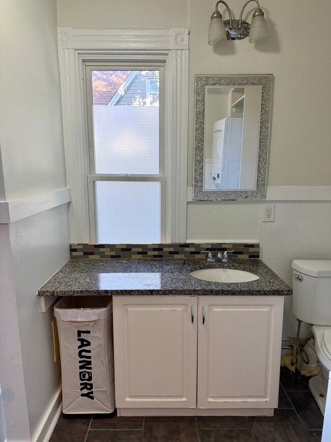 Building Photo - 411 Lyman Ave