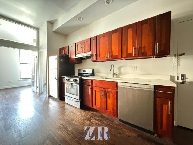 Foto principal - 4 bedroom in BROOKLYN NY 11216