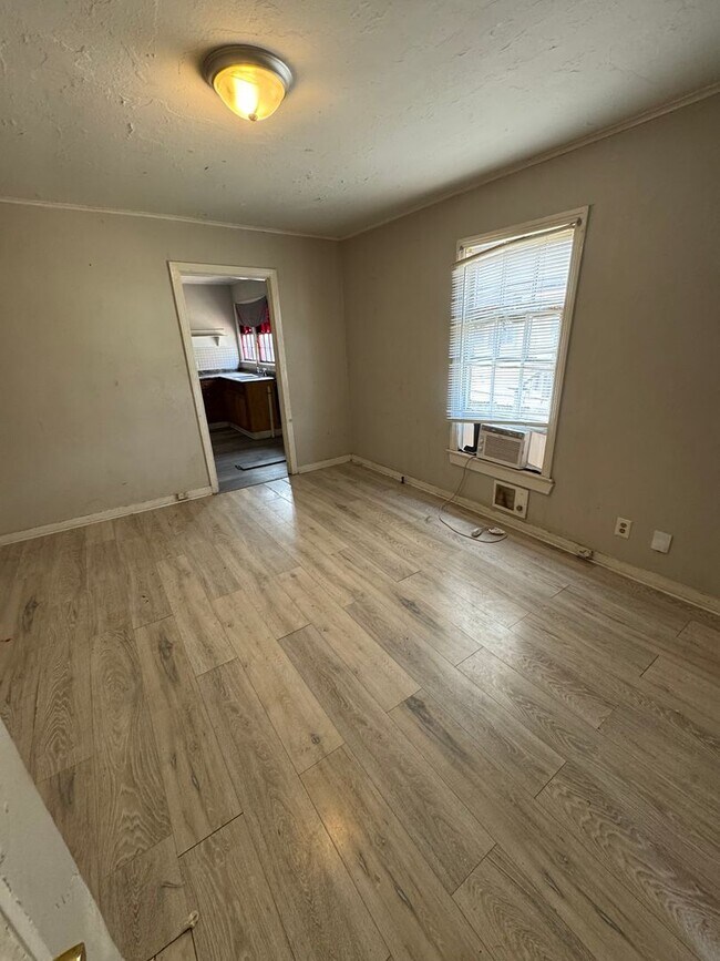 Foto del edificio - 704 Carrollton St