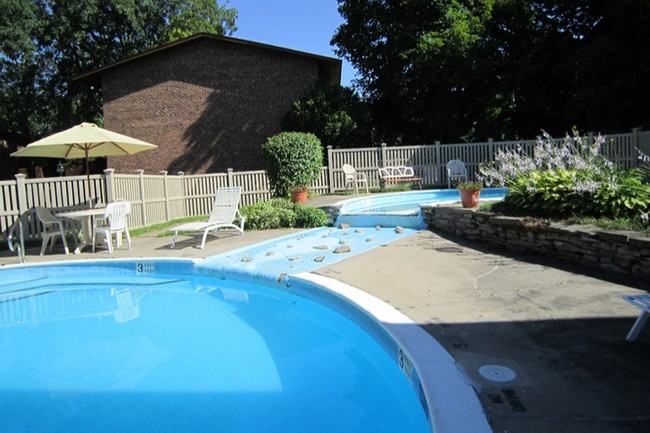 Piscina comunitaria - Maplewood Apartment Homes