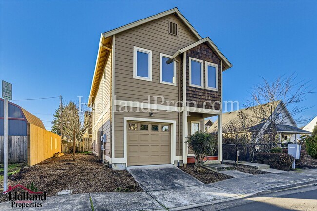 Building Photo - Beautiful 2 Level Home in Excellent Hillsb...