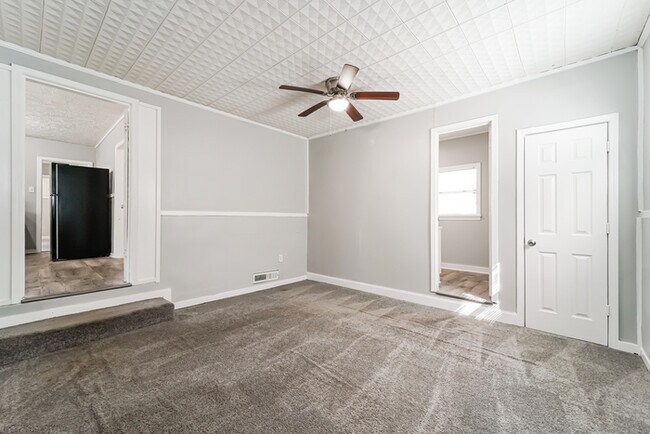 Foto del edificio - 3151 Shirley Dr