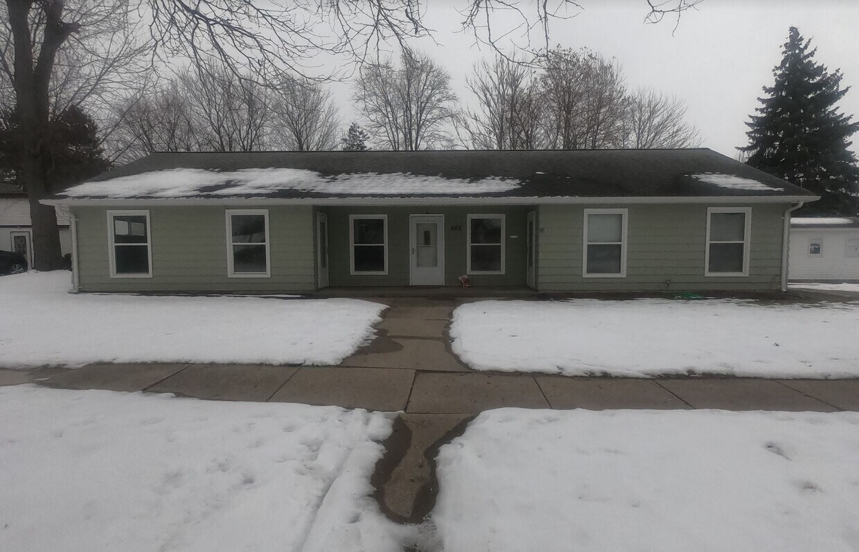Primary Photo - 602 N Watkins St