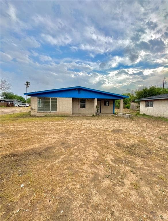 Building Photo - 3334 W University Dr