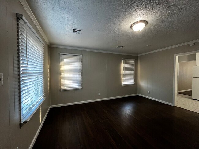 Building Photo - 3 Bed 2 Bath Home in MWC!
