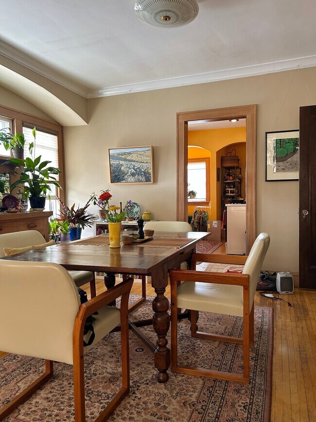 Foto del edificio - 3734 Grand Ave S