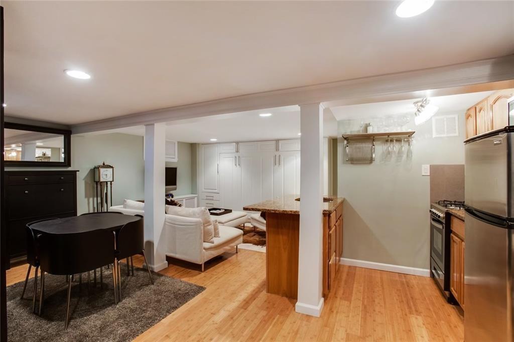 Foto del edificio - 7739 Shore Rd