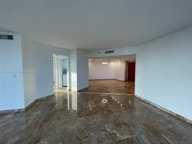 Building Photo - 3600 Yacht Club Dr