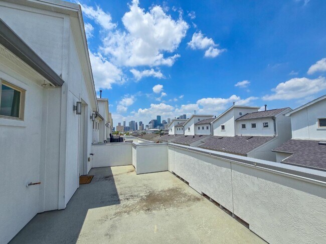 Photo - 1825 Ennis St House