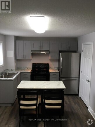 Building Photo - 341 Hobbs Crescent