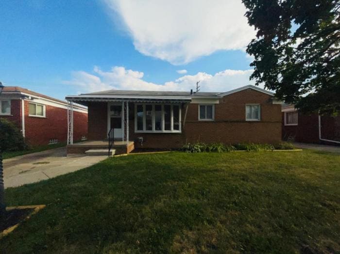 Primary Photo - 3 bedroom in CENTER LINE MI 48015