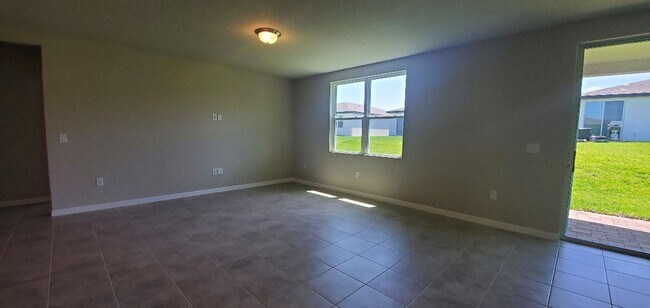 Foto del edificio - 4-Bedroom, 2.-Bathroom in Winter Haven ***MOVE-IN SPECIAL/50% OFF 2ND MONTH***