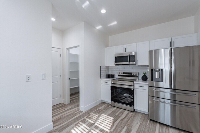 Building Photo - 4815 S 28th St