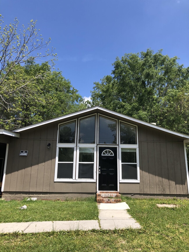 Building Photo - 4174 Benson Dr