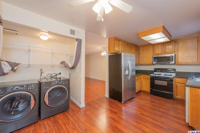 Building Photo - 12251 Moorpark St