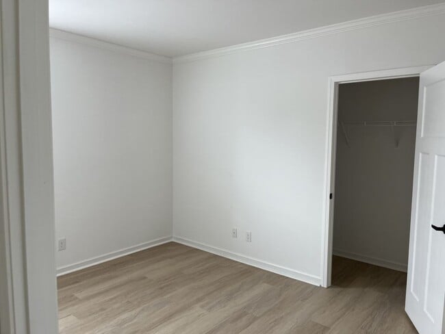 Building Photo - 4208 Long Lake Way