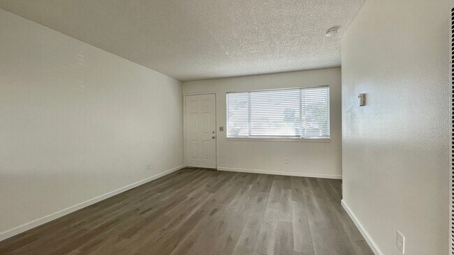 Foto del edificio - 2 Bedroom Townhouse across from Harloe Ele...