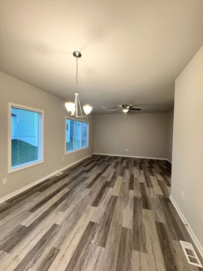 Foto del edificio - FREE RENT SPECIAL!  3 bedroom 2.5 bath Single Family Home