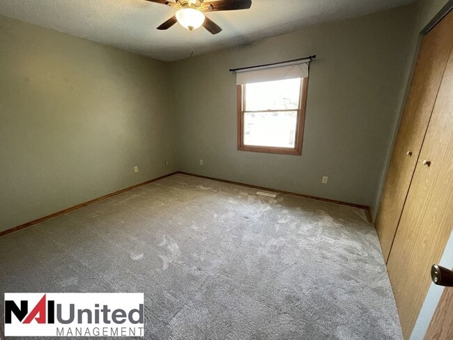 Building Photo - 3 Bedroom, 2 bathroom, 1 stall attached ga...