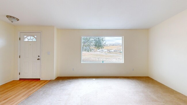 Building Photo - 360 Trescartes Ave