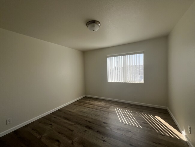 Foto del edificio - 1615 W 205th St