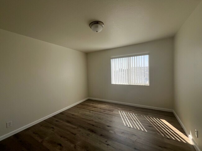 Foto del edificio - 1615 W 205th St