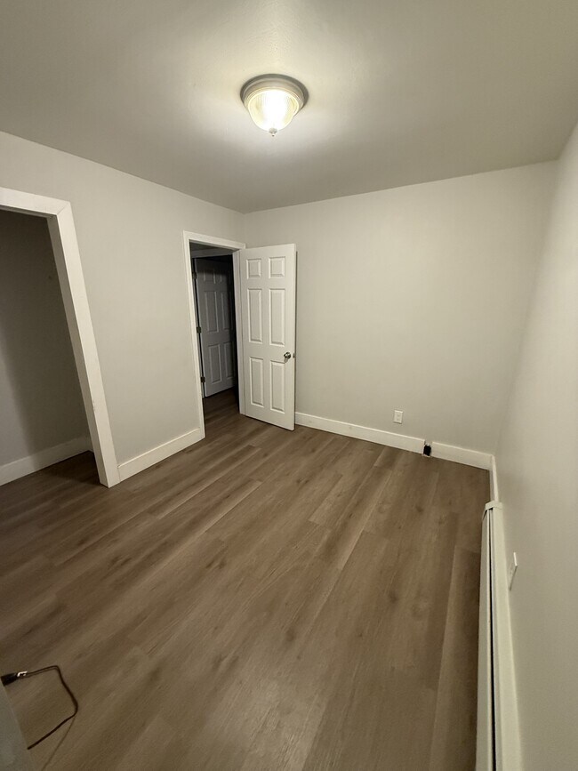 Foto del edificio - 428 McGrath Pond Rd