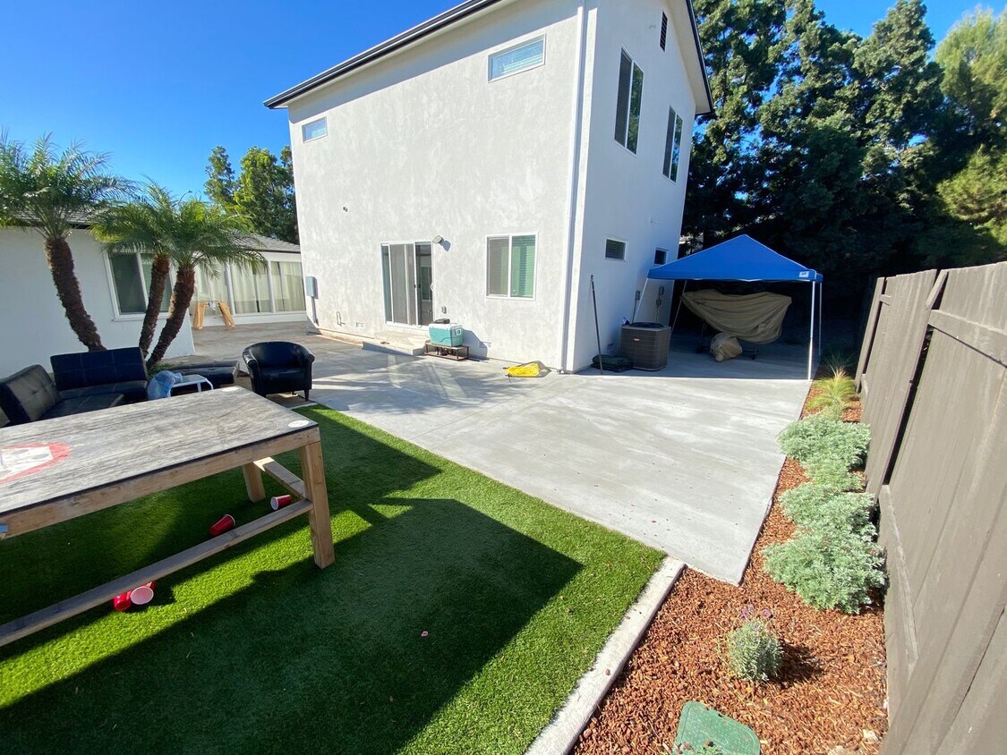 Primary Photo - 4BD/2BA on Montezuma! (Lease out, pending ...