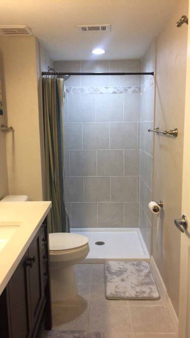 Master bath - 214 Meadow Ln
