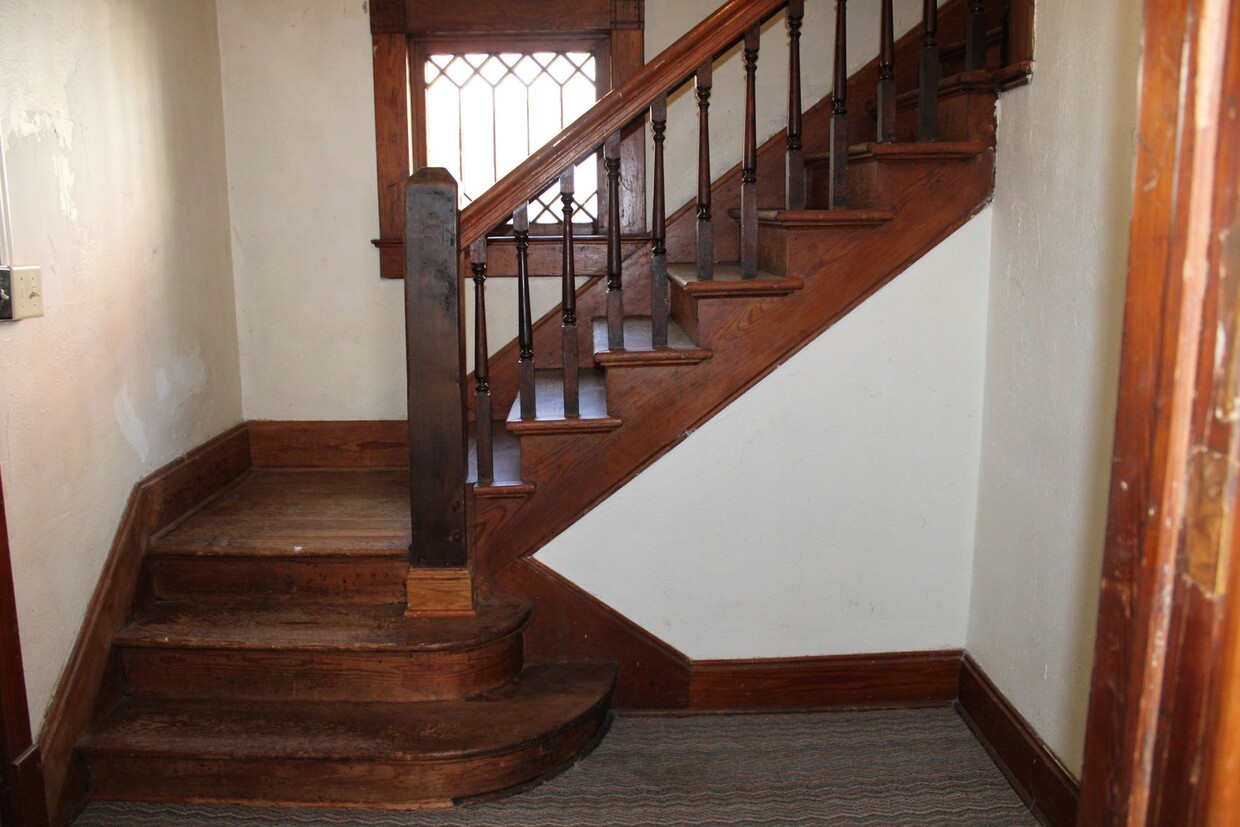 Primary Photo - Pet Friendly 4 Bedroom near City Park