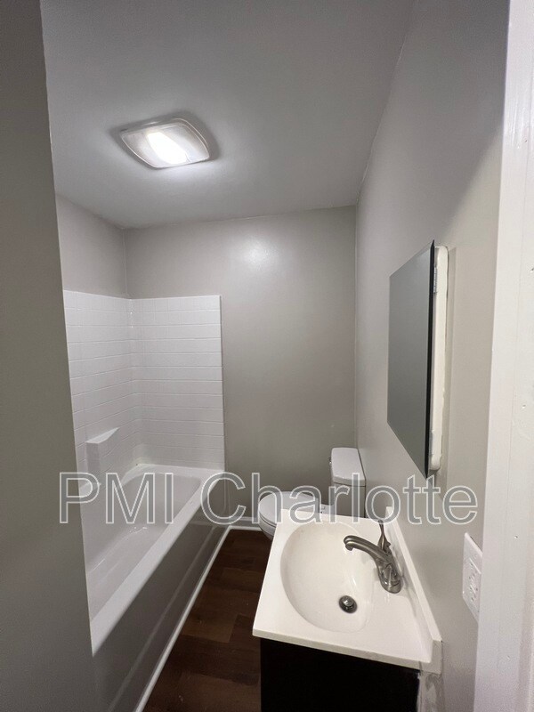 Foto del edificio - 621 W Iredell Ave