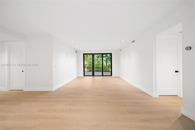 Building Photo - 1111 Crandon Blvd