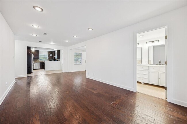 Foto del edificio - 3104 Fontana Dr