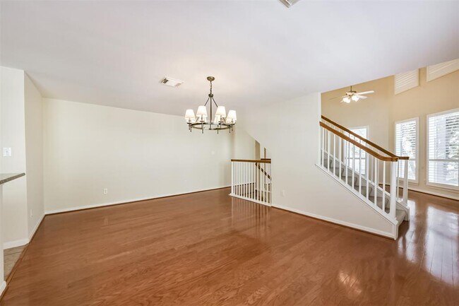 Foto del edificio - 1289 W 17th St