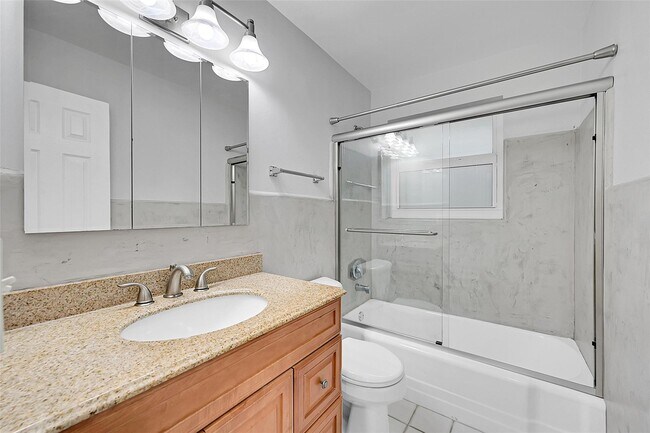 Foto del edificio - 211 SE 9th Ct