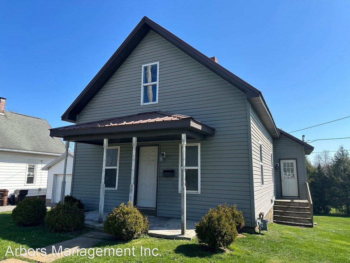 514 N Broad St, Grove City, PA 16127 House Rental in Grove City, PA