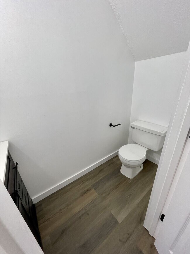 Building Photo - Hillwood Villas