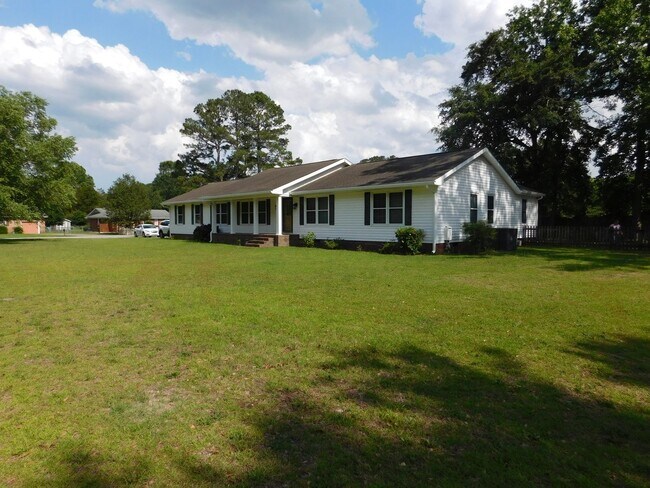 Foto del edificio - 3701 Lavenham Rd